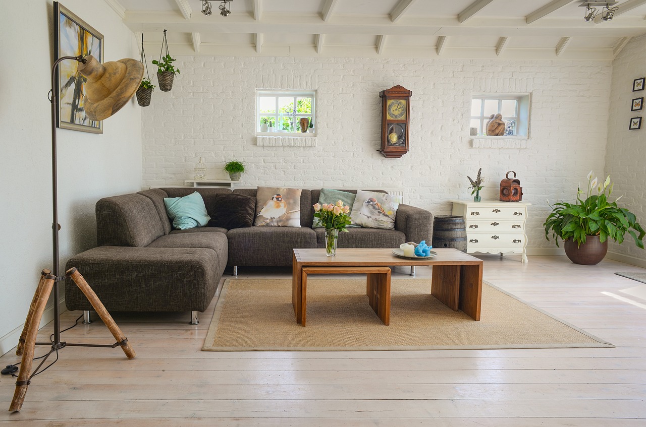 Woonkamer met panterdecor en warme tinten. Woonkamer met panterdecor en warme tinten.